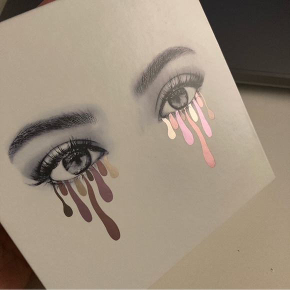 Kylie Cosmetics “The Burgundy Palette” - Picture 6 of 8